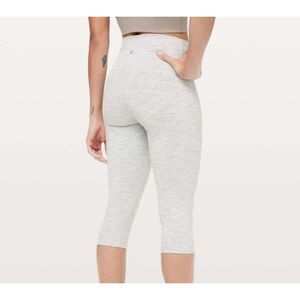 Lululemon Wunder Under High-Rise 1/2 Tight Luxtreme 17" Workout Leggings Size 8